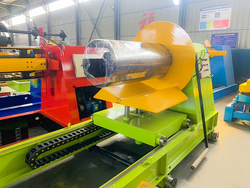 Hydraulické odvíječe ocelové cívky